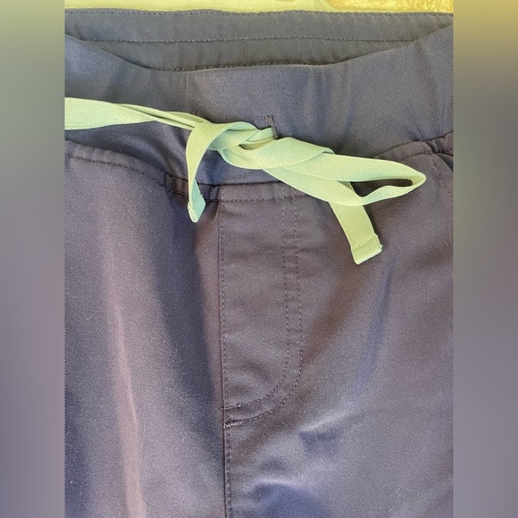 Figs Scrub XS Zamora Jogger Style Pants - Deep purple - Picture 4 of 6